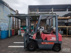 Nissan J01A15 Погрузчик Вилочный 2000 г.в Nissan J01A15 Погрузчик Вилочный 2000 г.в